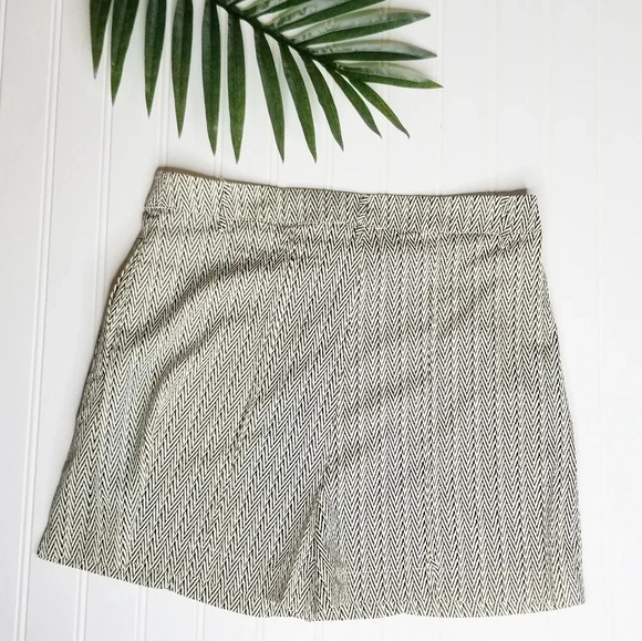 NWT Greylin Vanessa Cream & Black Print Shorts M - Picture 3 of 8